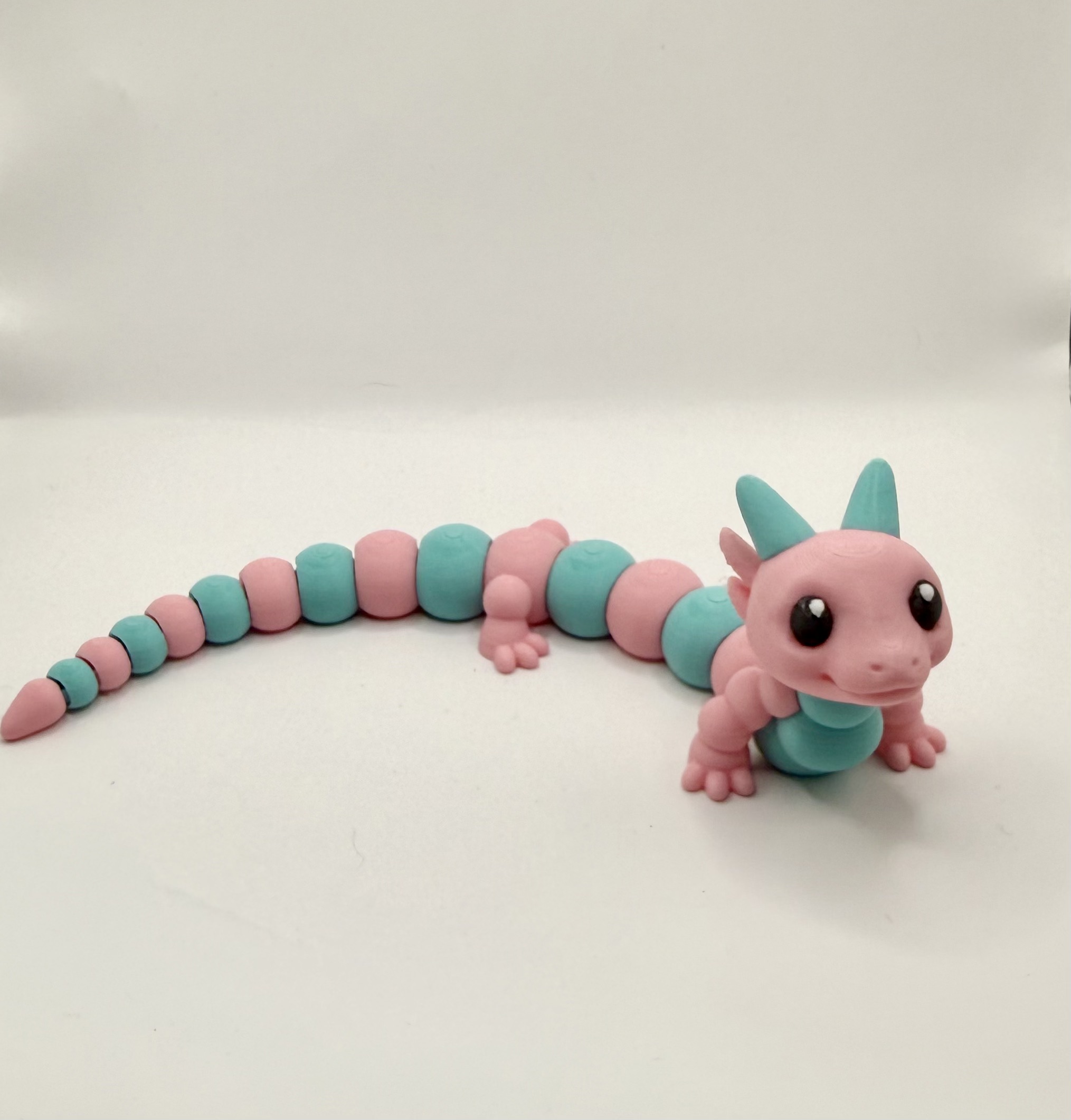 Cotton Candy Articulated Axolotl Fidget Toy - Image 3